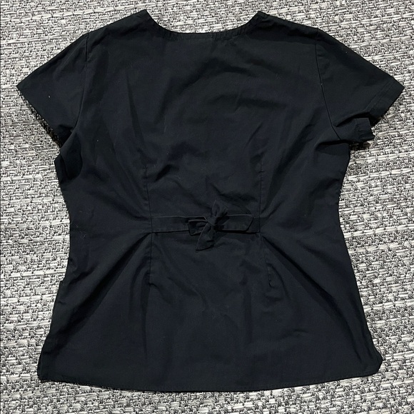 02 Scrubs | Black V-Neck Scrub Top with Stitched Waist Detail - Picture 7 of 8